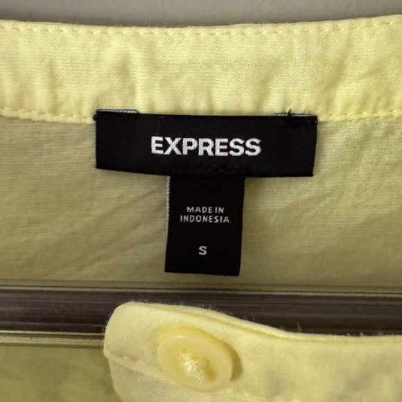 EXPRESS GATHERED SLEEVE HALF BUTTON UP SHIRT BLOUSE PASTEL YELLOW SIZE EUC - Picture 4 of 5